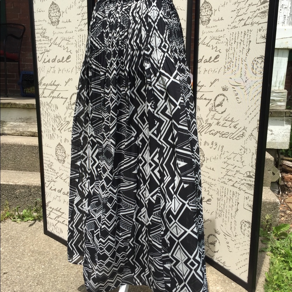 Sunny Leigh Maxi Skirt - Picture 4 of 5